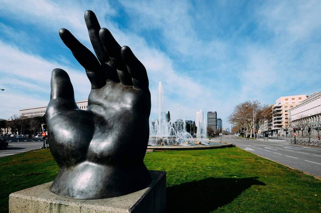 Monumental sculpture La Mano by Fernando Botero in Madrid, an example of contemporary public art