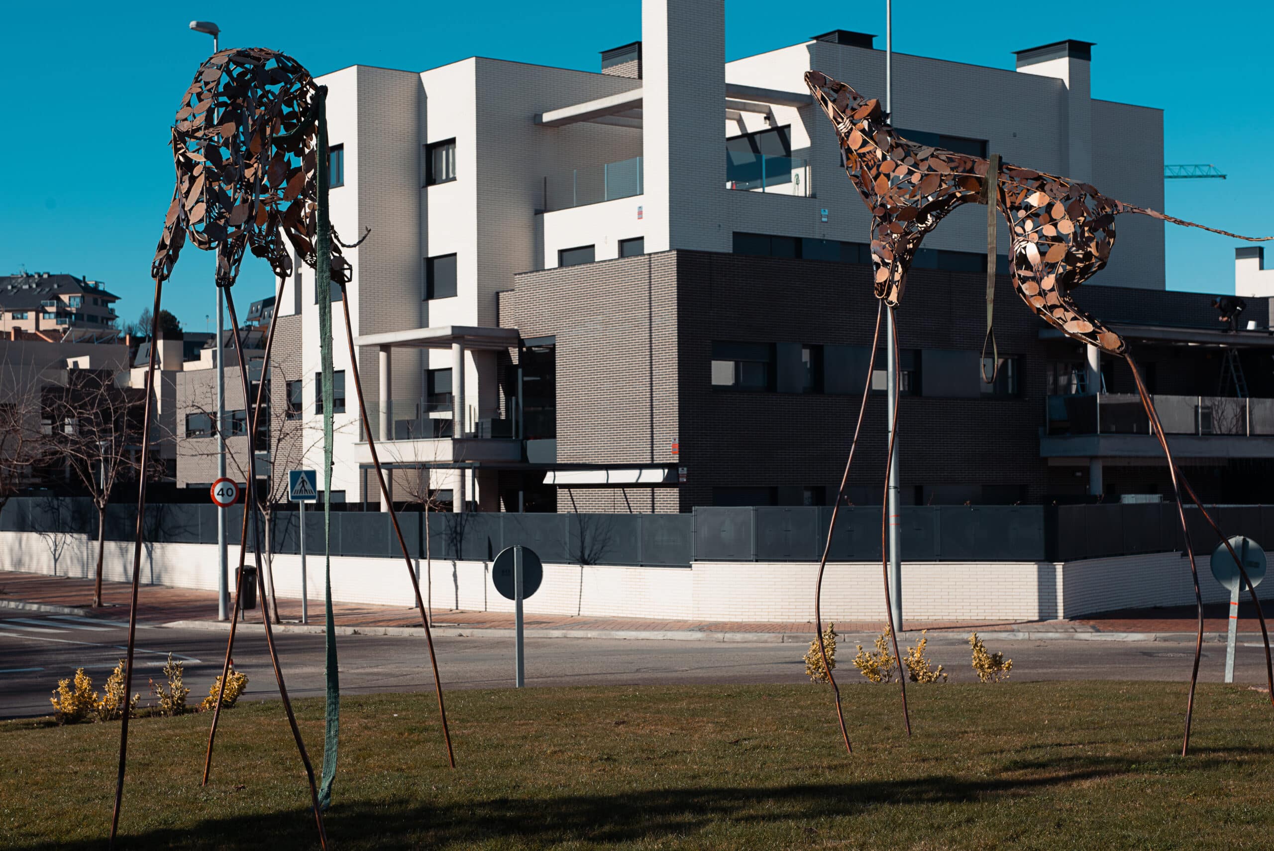 Sculptures “In the Shadow of the Dogs” by Santiago de la Quintana