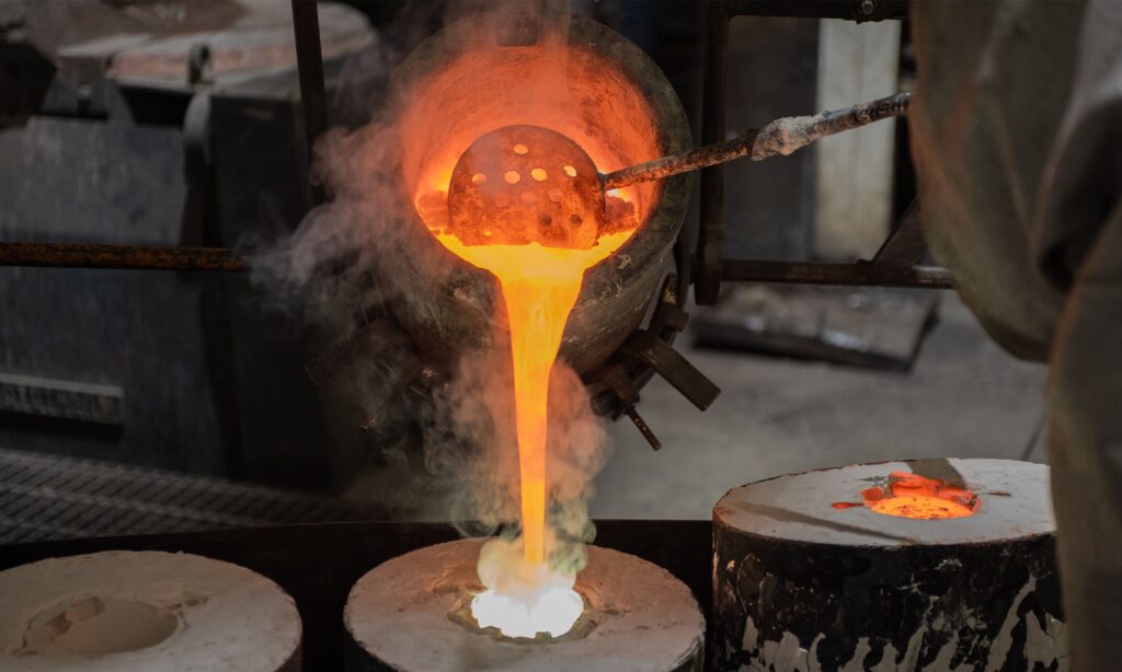 Proceso de fundición artística de bronce para esculturas con certificado de autenticidad en Capa Esculturas.