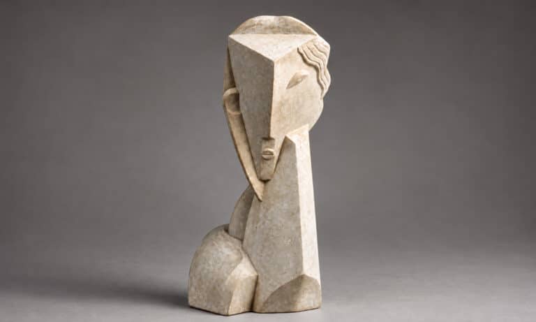 Busto de estilo cubista con rostro humano estilizado, formas geométricas y planos angulares sobre fondo gris.