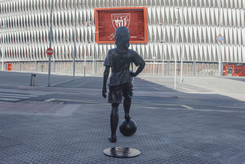 Nahia, una niña que mira con ilusión y valentía al estadio San Mamés