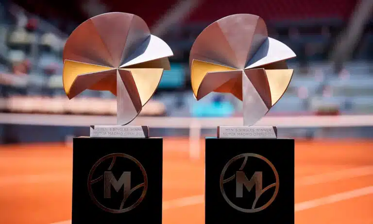 Trofeos personalizados del Mutua Madrid Open 2025 en bronce y aluminio creados artesanalmente por Capa Esculturas.