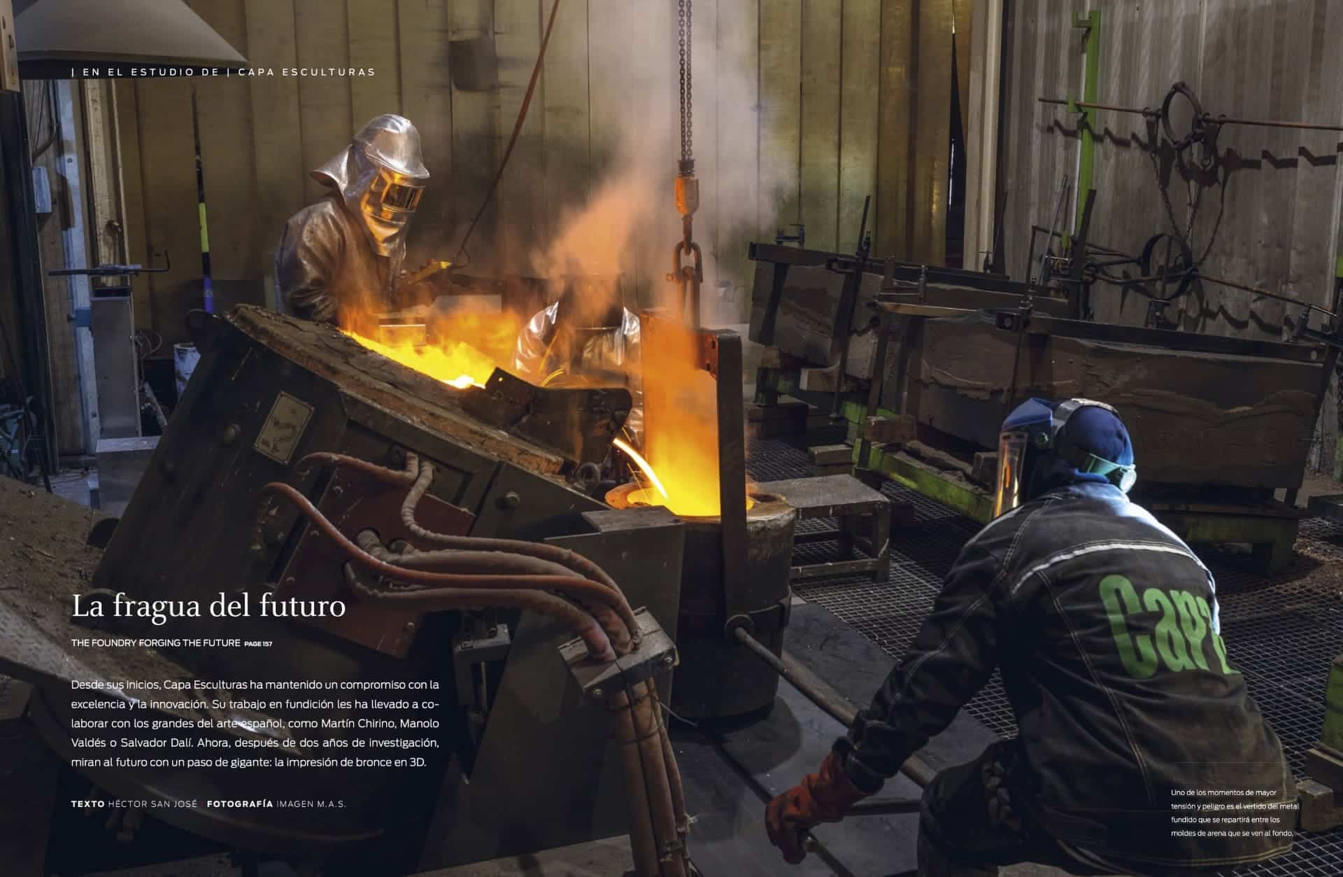 Proceso de vertido de bronce en la fundición de Capa Esculturas, imagen destacada en el reportaje de Ars Magazine